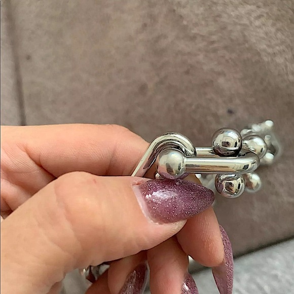 Silver U Link Exaggerated Necklace - Picture 5 of 5